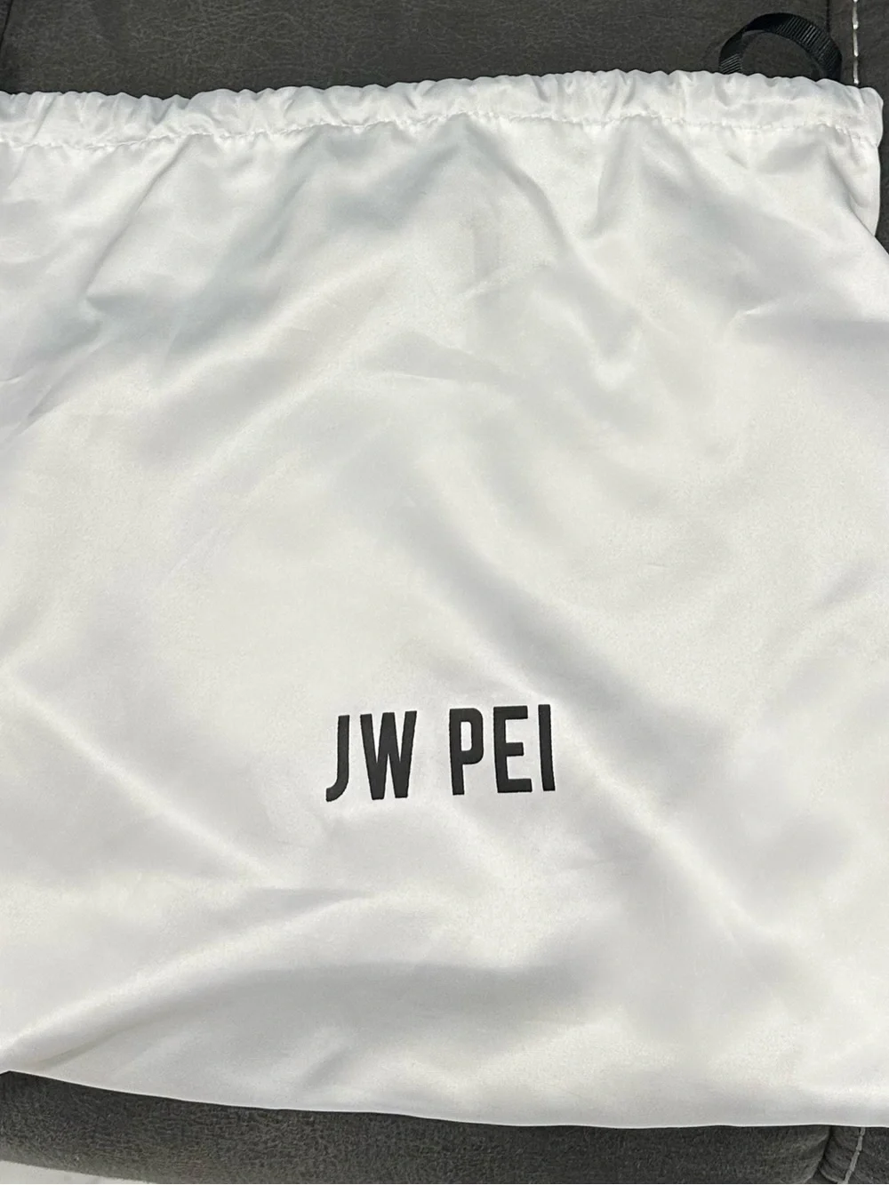 JW PEI curved saddle